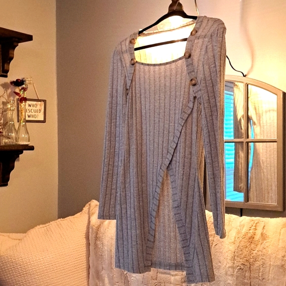 CUTE/CUTE/CUTE Top - Picture 1 of 4